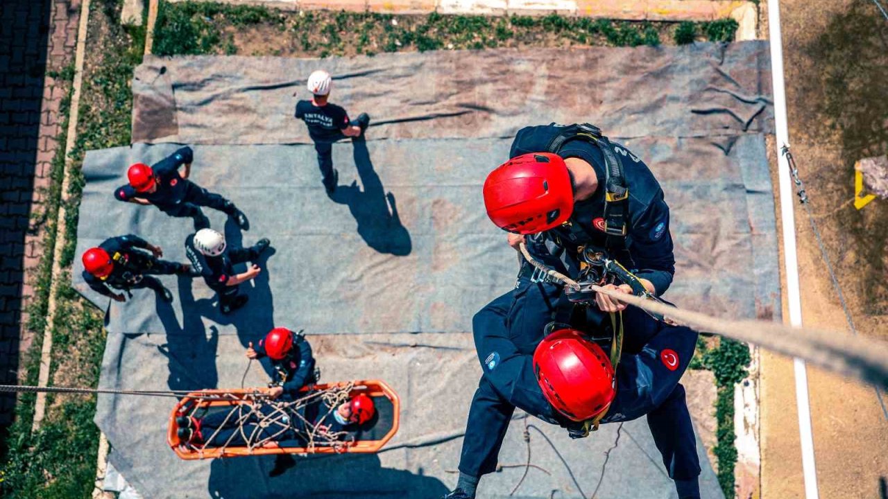 Antalya itfaiyesinin taze kanları göreve hazır