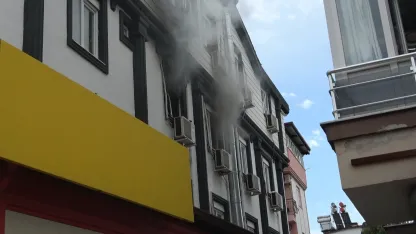 Antalya’da apartman dairesindeki yangın korkuttu: 5 kişi tedbir amaçlı hastaneye götürüldü