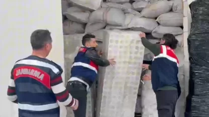 Antalya’da kaçak kozmetik üretimi yapılan depoya baskın: 65 milyon liralık sahte ürün ele geçirildi