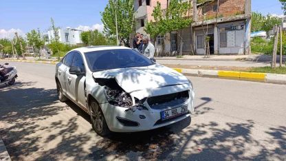 Aracın önünü keserek sürücüyü darp ettiler