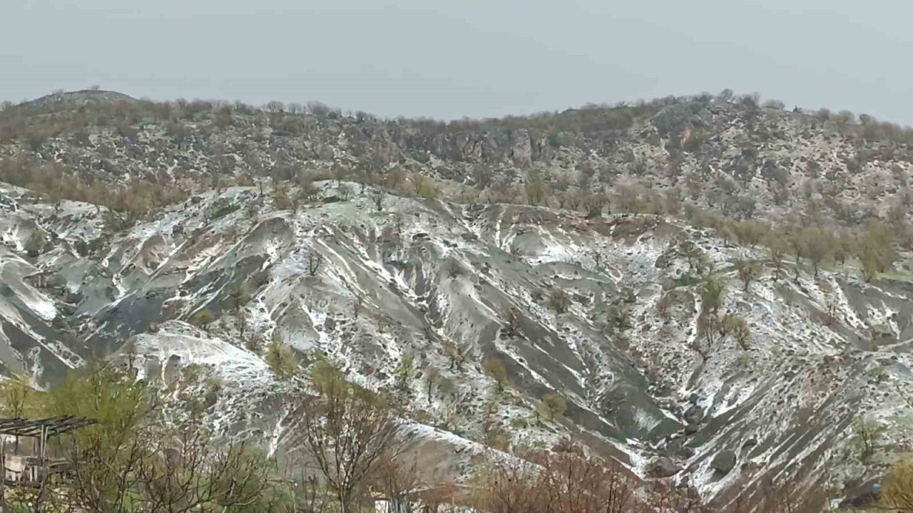 Arıcak’ta sağanak ve dolu etkili oldu