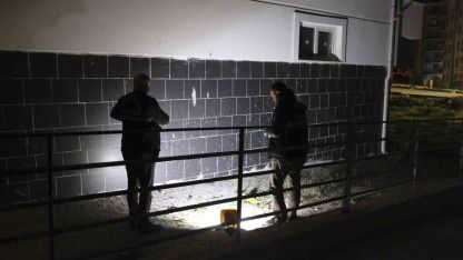 Arkadaşının evinde pencereden düşen üniversiteli kız ağır yaralandı