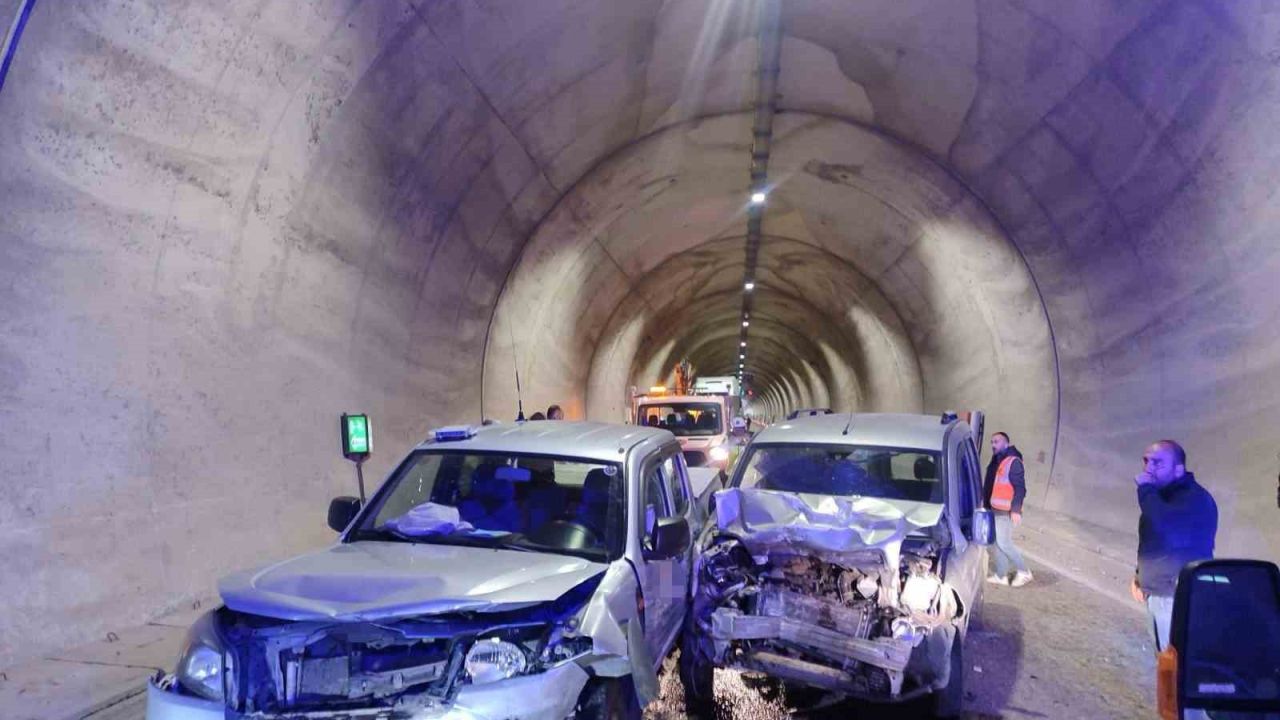 Artvin’de tünelde kaza: 7 yaralı