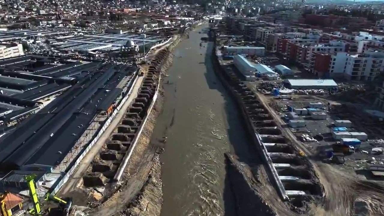 Asi Nehri’nde çalışmalar sürüyor