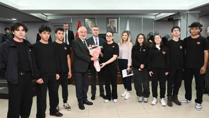 Aslı Derbent Özkan Lisesi öğrencileri Belediye Meclisi’ne konuk oldu