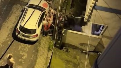 Avcılar’da komşuların yumruklu sopalı kavgası