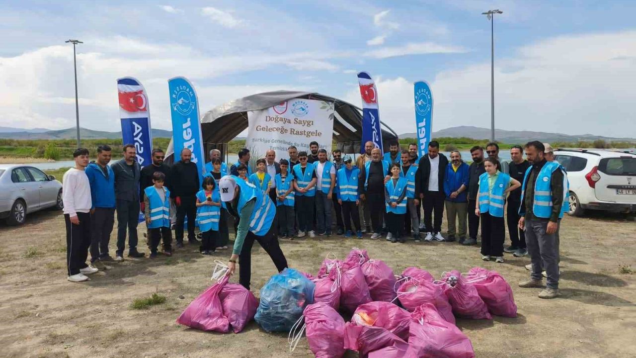 Avrasya Federasyonu’ndan Kale Salkımlı’da kıyı temizliği