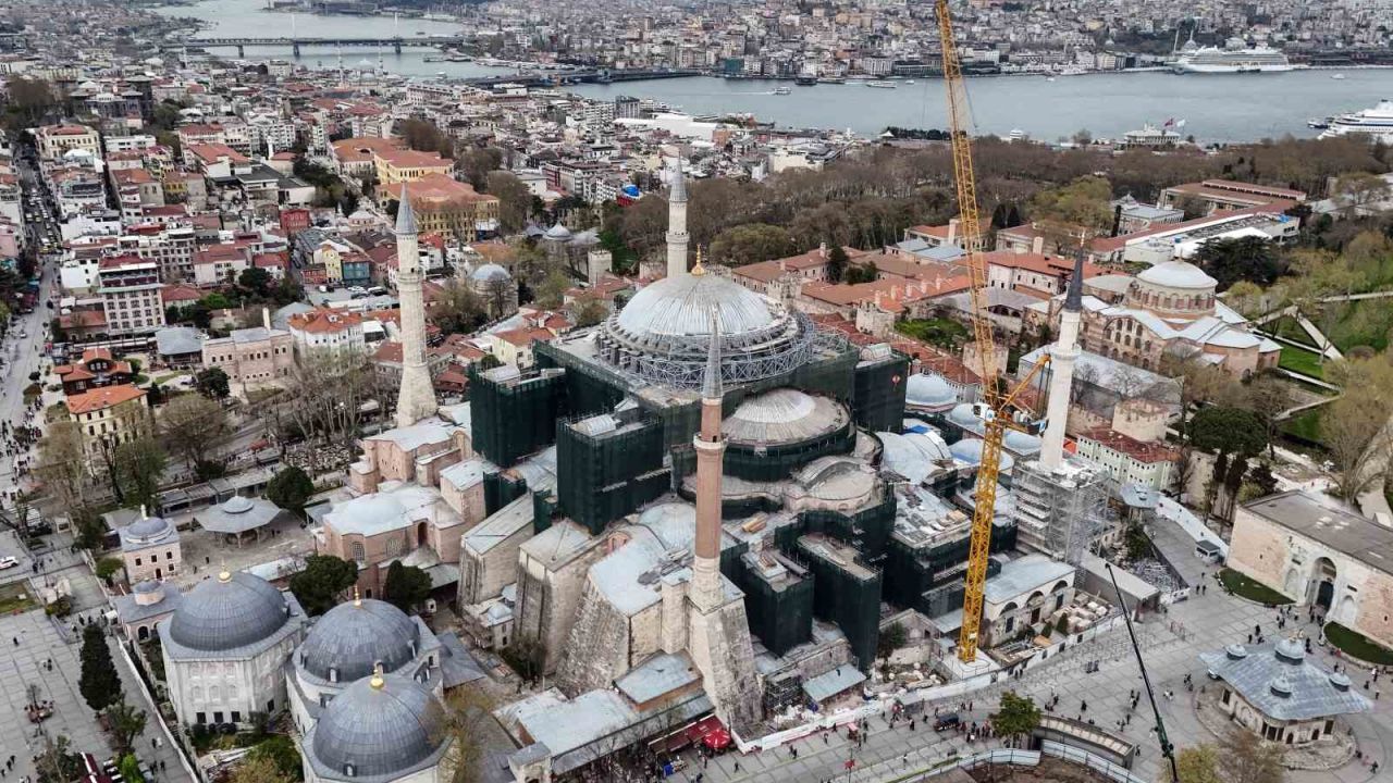 Ayasofya’da dev restorasyonda kritik aşama: Kubbe kapatılıyor