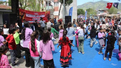 Aydınlı Romanlar günlerini doyasıya eğlenerek kutladı