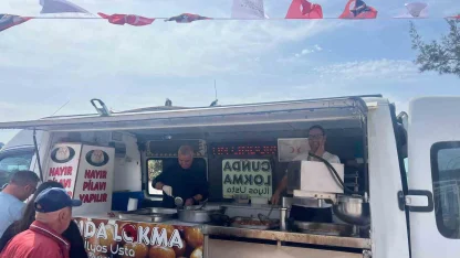 Ayvalık Hüsamettin Cindoruk’u unutmadı