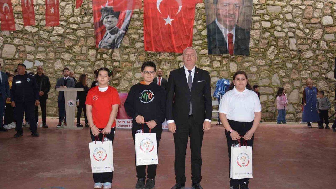 Babadağlı çocukların 23 Nisan coşkusu göz doldurdu