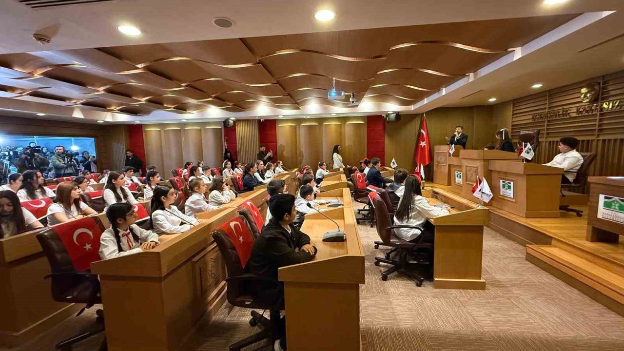 Bahçelievler’de 23 Nisan’a özel Çocuk Meclisi oturumu: "Atamızın izindeyiz"
