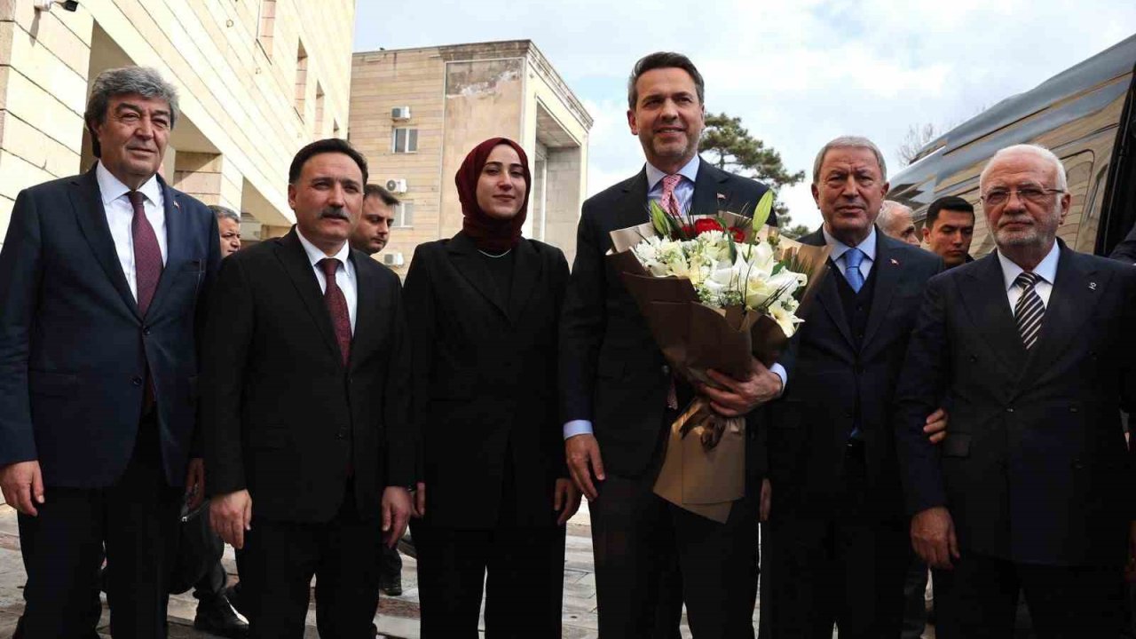 Bakan Bayraktar Vali Çiçek’i ziyaret etti