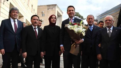 Bakan Bayraktar Vali Çiçek’i ziyaret etti