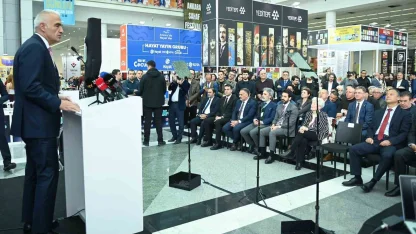 Bakan Ersoy: "Bin 300 halk kütüphanesiyle 800 bin metrekareye ulaşarak rekor kırdık"