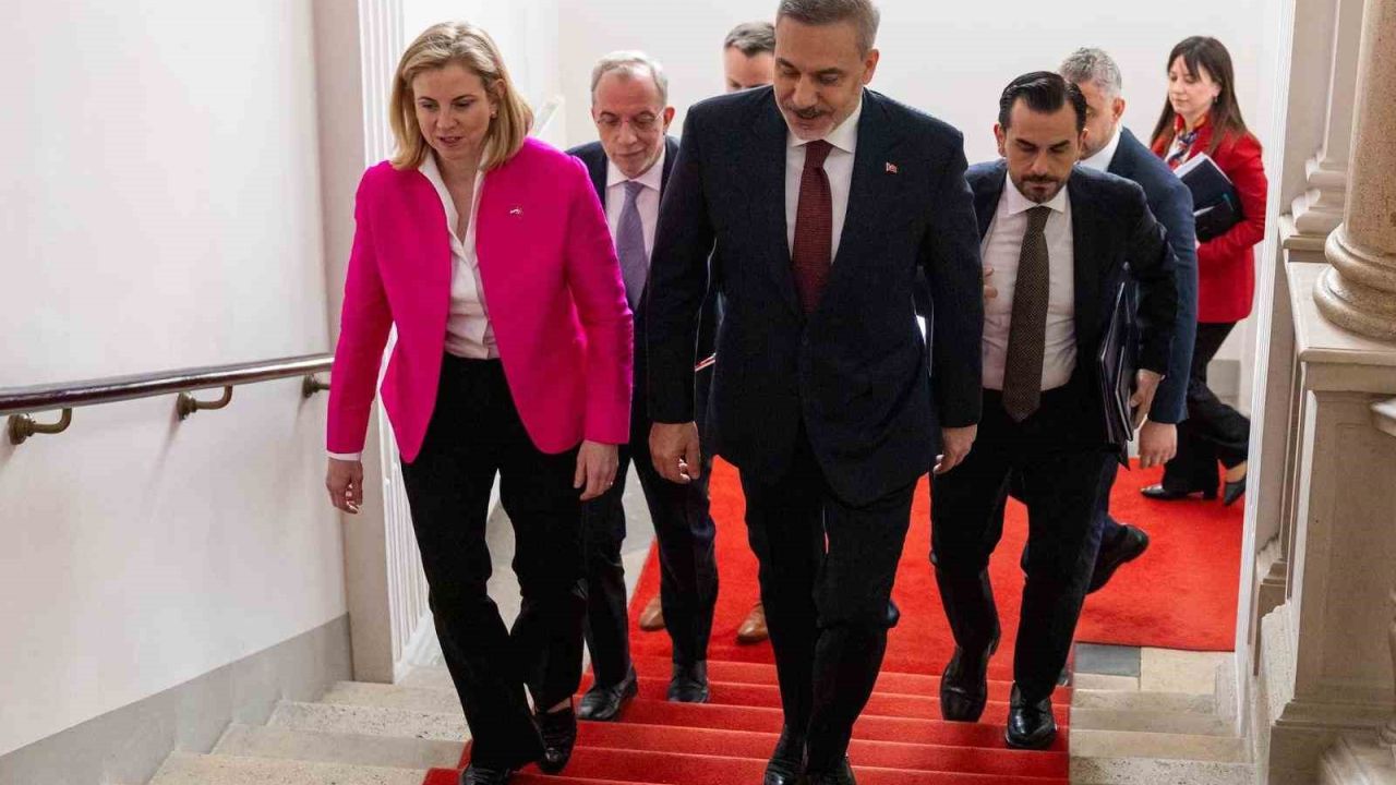 Bakan Fidan, Avusturyalı Bakan Meinl-Reisinger ile bir araya geldi