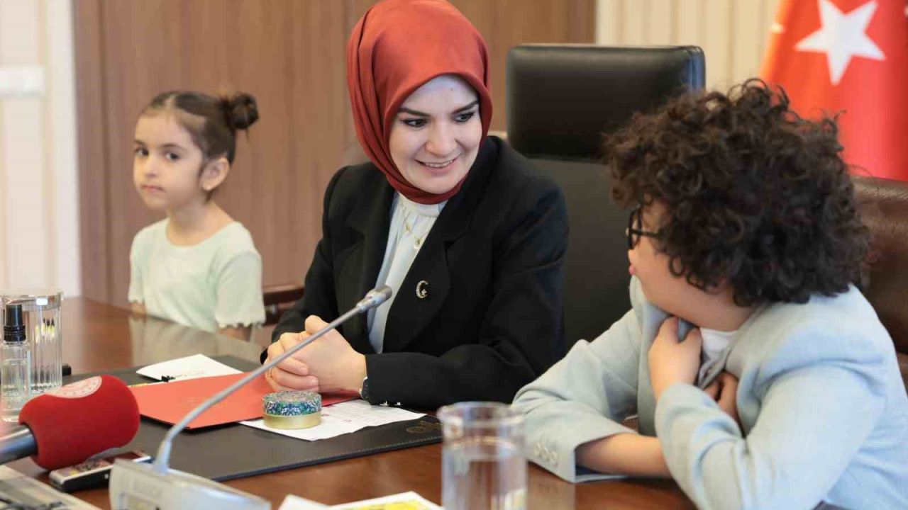 Bakan Göktaş, 23 Nisan dolayısıyla çocukları ağırladı