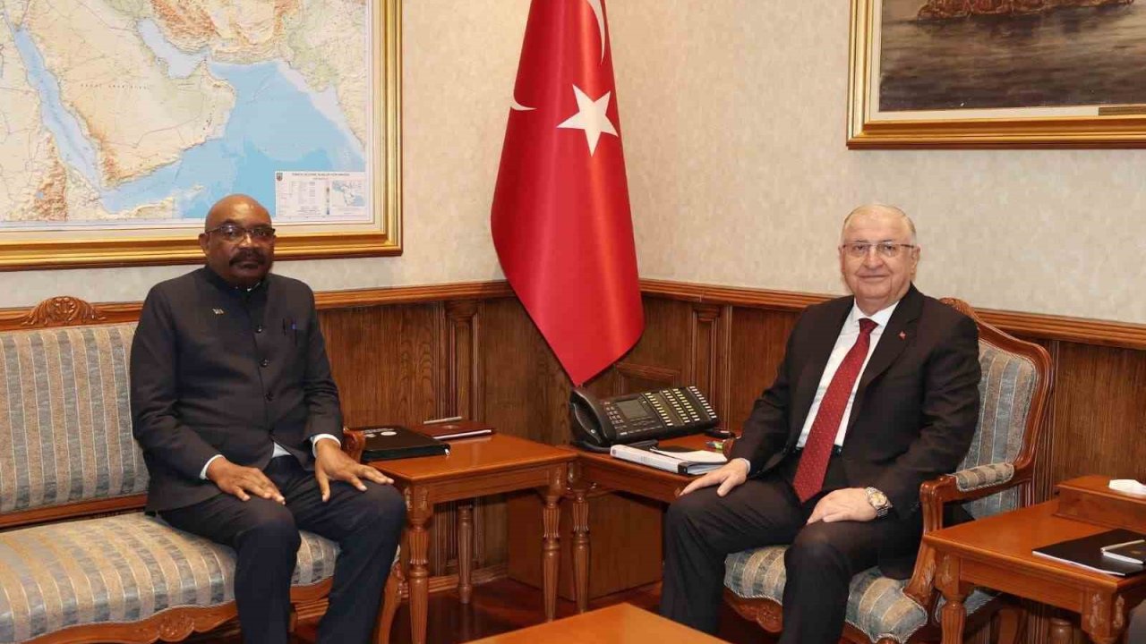 Bakan Güler, Zambiyalı mevkidaşı Lufuma ile bir araya geldi