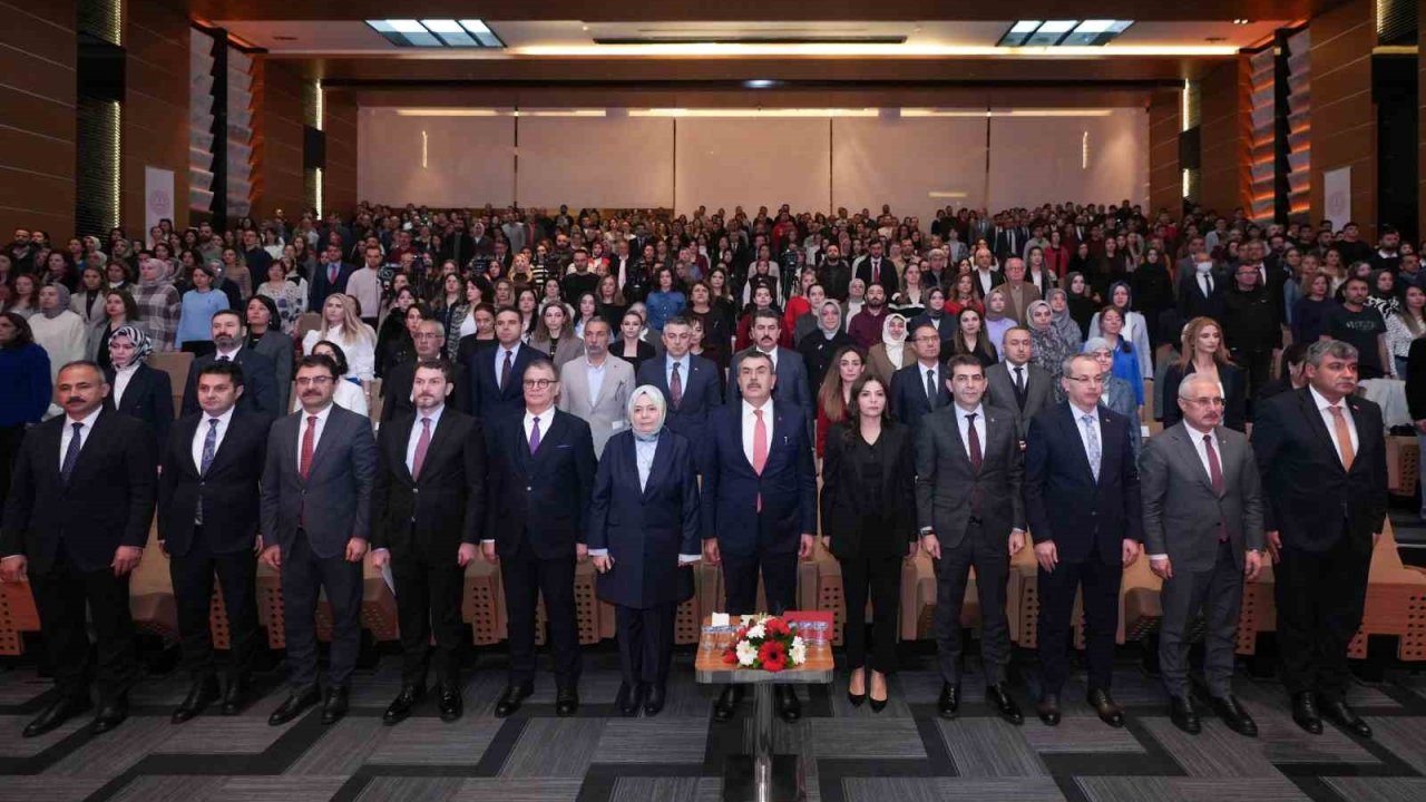 Bakan Tekin: "Bizim eğitim felsefemizde hiçbir öğrencimizi sistemin dışında, ilginin uzağında bırakmak yok"