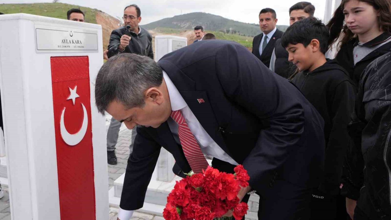 Bakan Tekin: "İçişleri Bakanlığımız, bütün okullarımızda çocuklarımızın güvenli bir biçimde eğitimlerine devam etmesi için çalışmalarını devam ettiriyor"