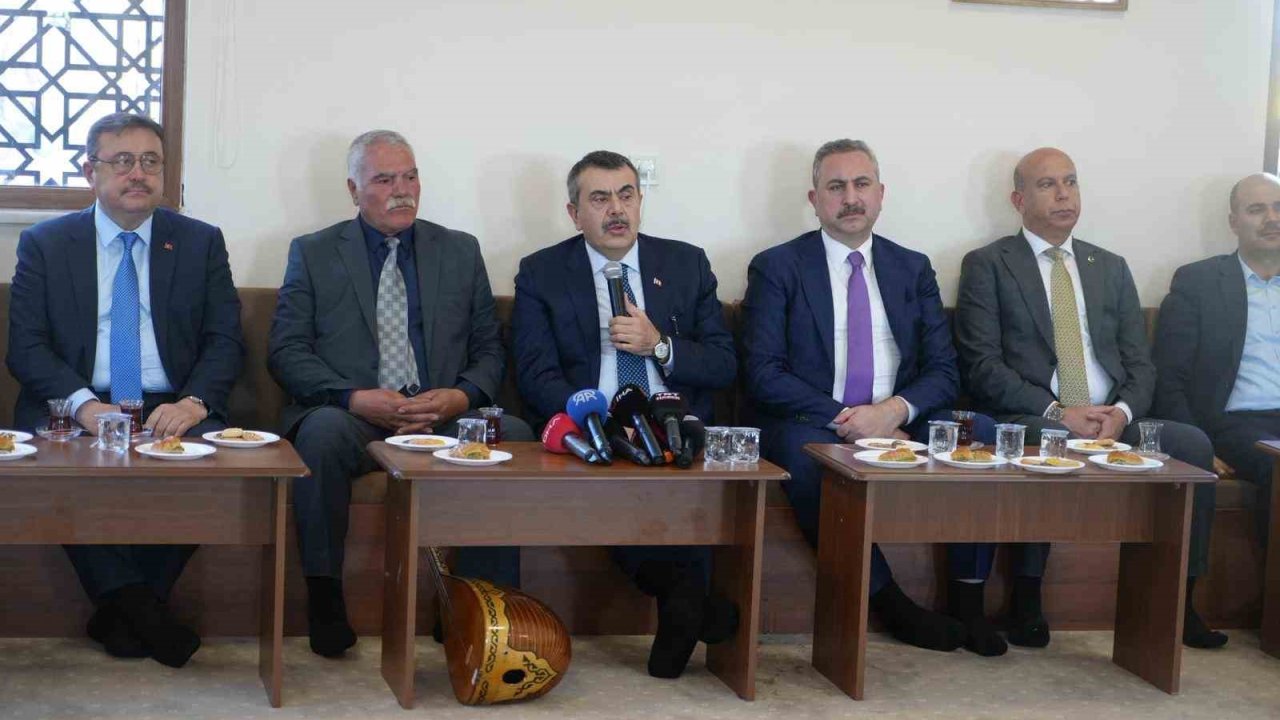 Bakan Tekin: "Müfredatımızın içerisine çocuklarımızın dini inançlarını öğrenebilecekleri yeni dersler ekledik"