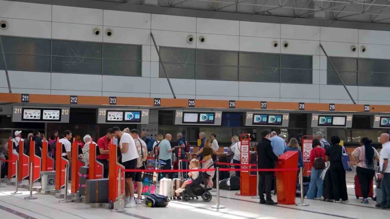 Bakan Uraloğlu: "Antalya Havalimanımızın yıllık yolcu kapasitesini 35 milyondan 82 milyona yükselttik"