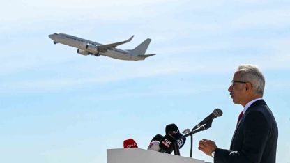 Bakan Uraloğlu: "Son 24 yılda havalimanlarımızın yıllık yolcu kapasitesini 55 milyondan 397,4 milyonun üzerine çıkardık"