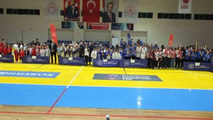 Balıkesir’de Çocuk Sporları Şenliği ödül töreni ile tamamlandı