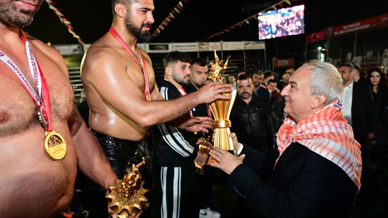 Balıkesirli güreşçi Enes Doğan, Kepez’de başpehlivan oldu