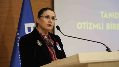 BARÜ’de otizmde tanıdan yetişkinliğe uzanan süreç uzmanlar tarafından anlatıldı