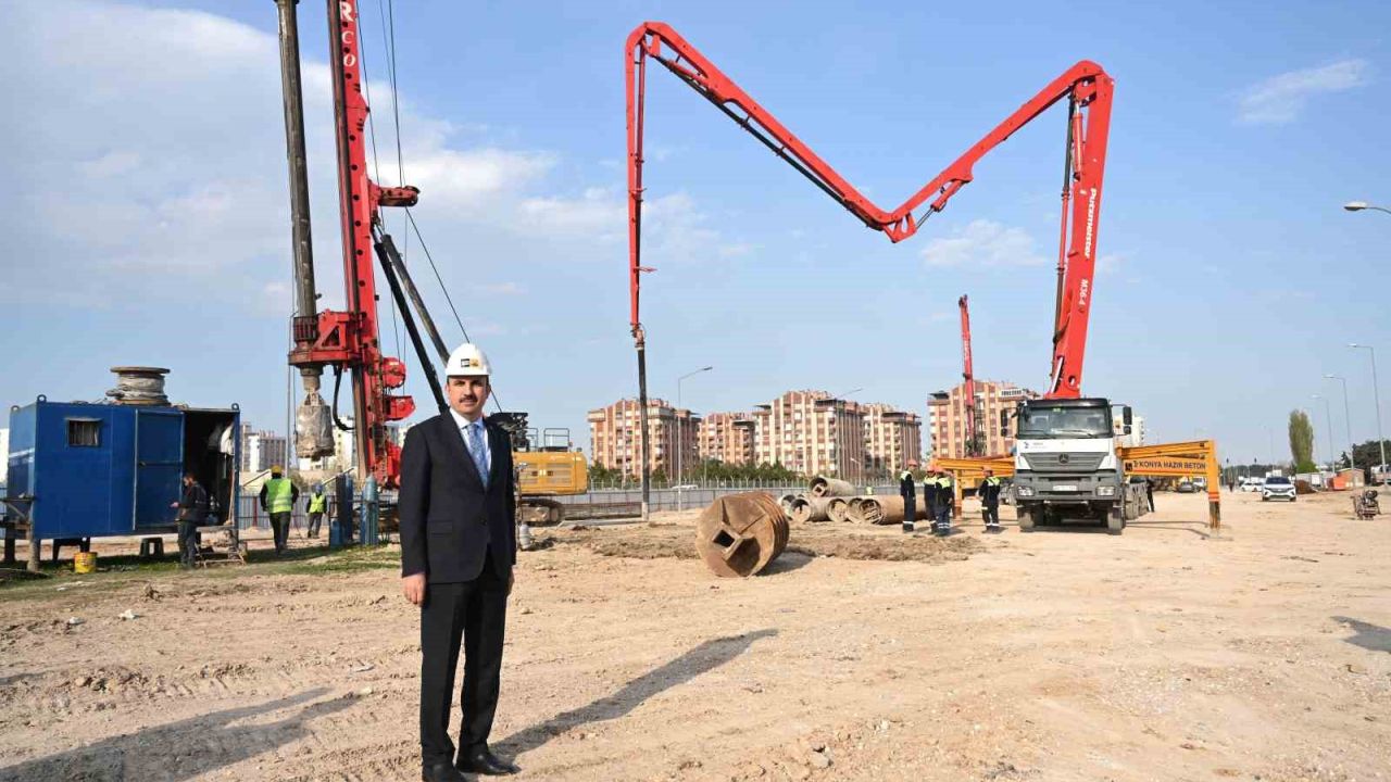 Başkan Altay: "Otogar kavşağında kara yolunu ve raylı sistemi üste alacak bir köprülü kavşak çalışması yürütüyoruz"