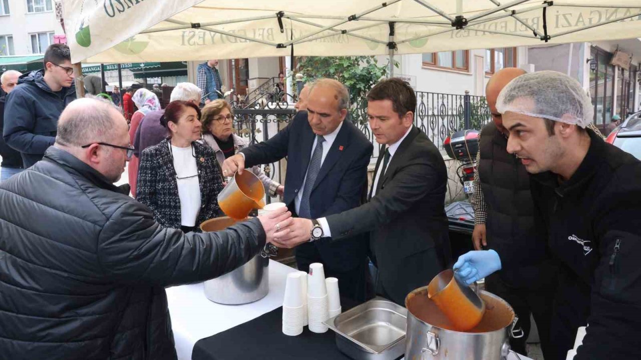 Başkan Aydın’ın cuma durağı Muradiye Mahallesi oldu