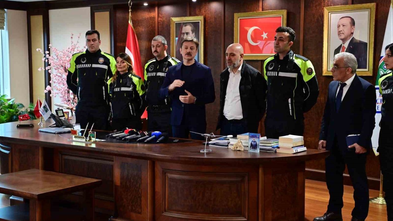 Başkan Bahadır, 3 aylık bebeğin hayatını kurtaran zabıta ekibini ödüllendirdi