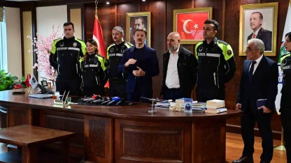 Başkan Bahadır, 3 aylık bebeğin hayatını kurtaran zabıta ekibini ödüllendirdi