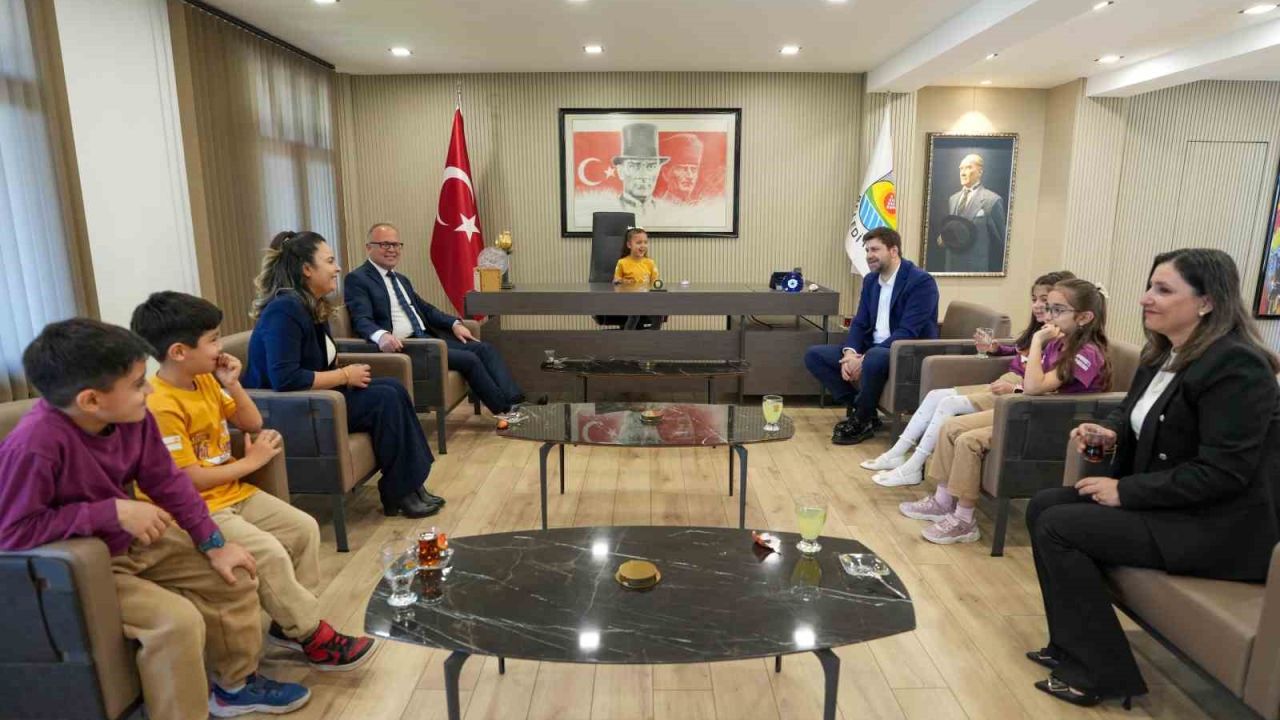 Başkan Boltaç koltuğunu devretti, çocuklar taleplerini sıraladı