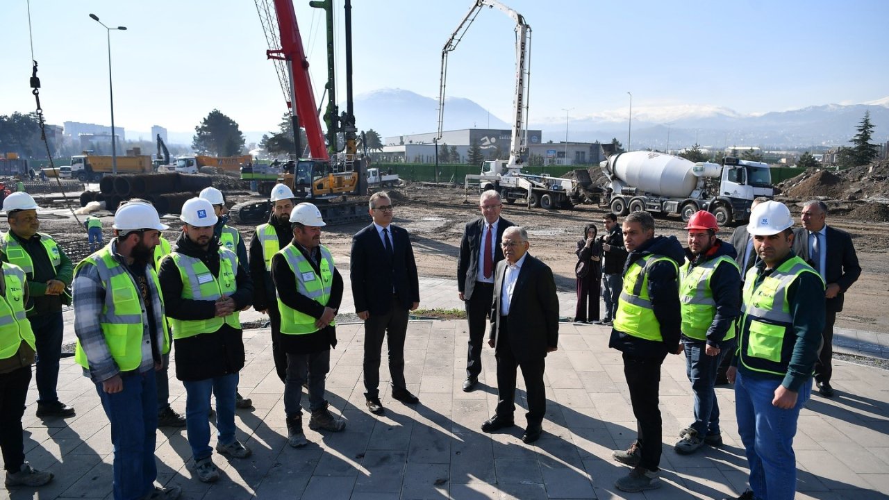Başkan Büyükkılıç’tan Kartal Katlı Kavşağı’na yakın takip: "Verimli bir şekilde çalışmalar sürüyor"