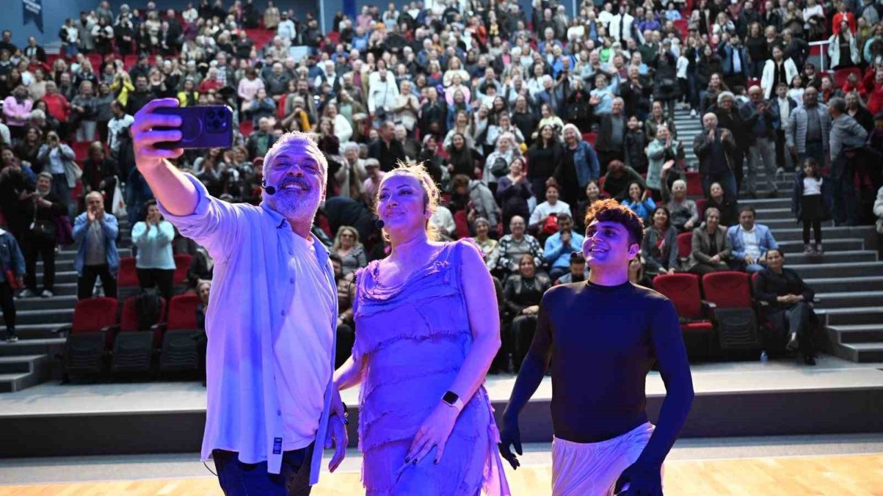 Başkan Çerçioğlu, Didim ve Nazilli’de vatandaşları tiyatro ile buluşturdu