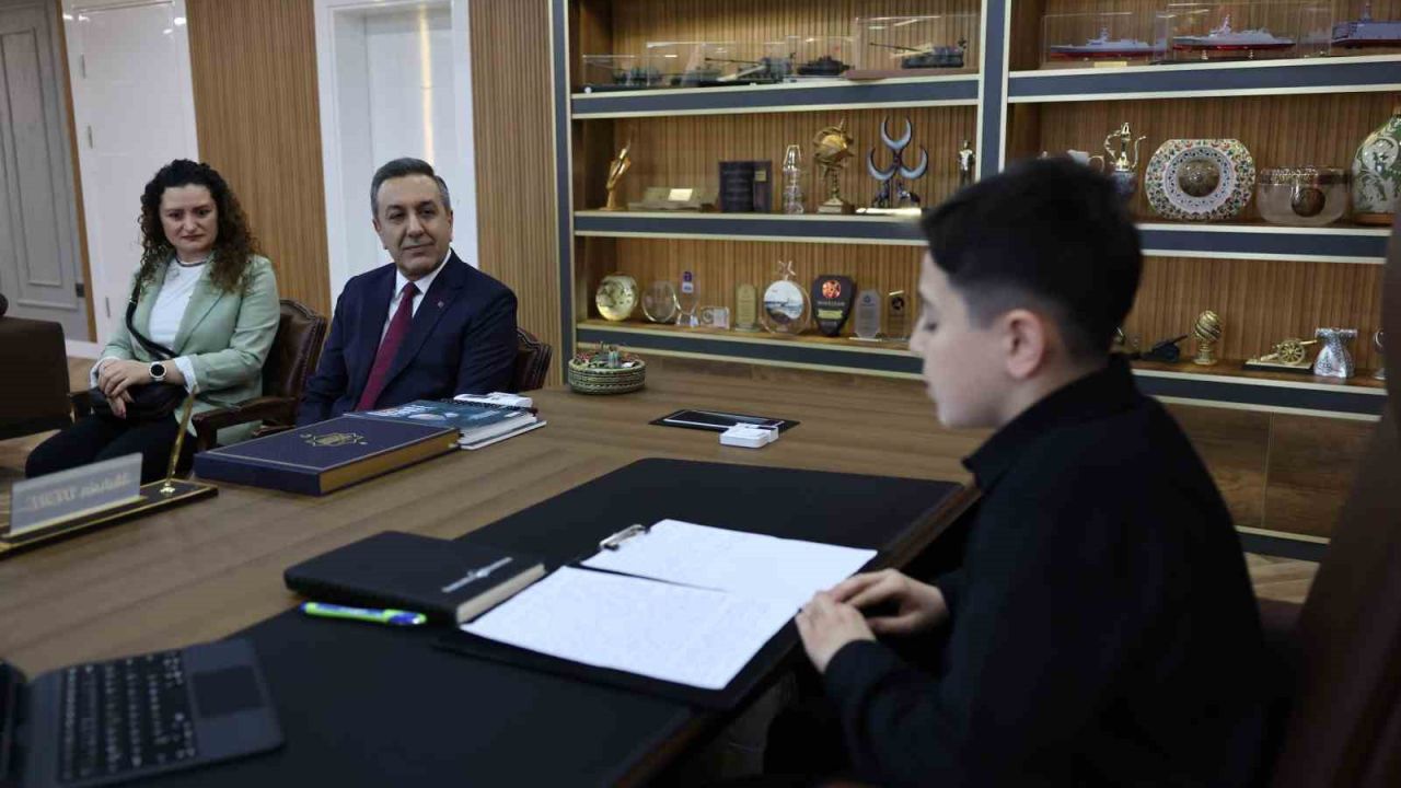 Başkan Dere, koltuğunu Taha’ya devretti