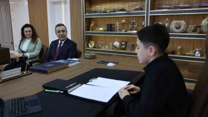 Başkan Dere, koltuğunu Taha’ya devretti