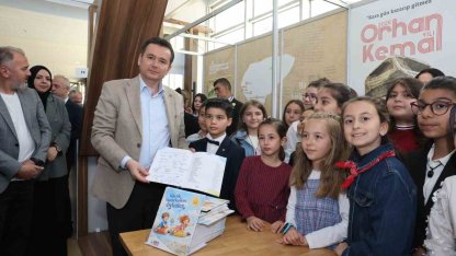 Başkan Erkan Aydın Bursa 23. Kitap Fuarı’nda çocuk yazarlarla buluştu