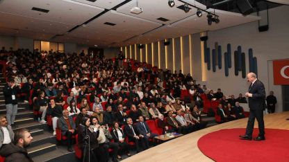 Başkan Özlü gençlere hem kariyer sırlarını hem de yeni hayalini anlattı