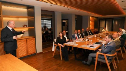 Başkan Özlü siyasi parti il başkanlarına yatırımları anlattı