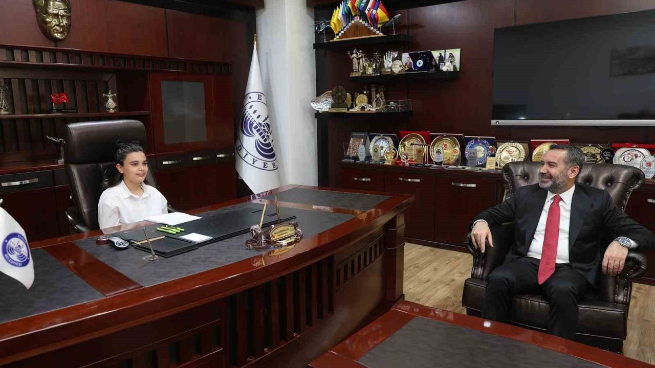 Başkan Şerifoğulları, 23 Nisan’da koltuğunu devretti