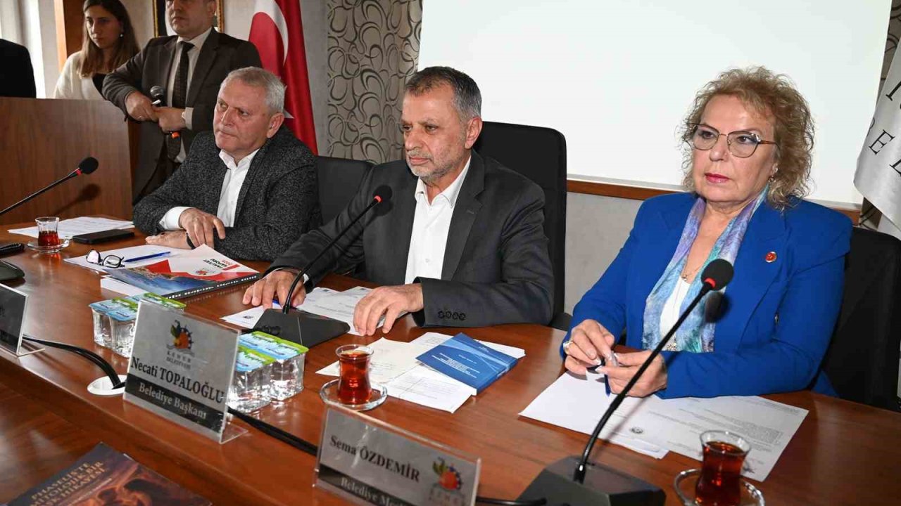 Başkan Topaloğlu: "Yollardaki kazılar altyapı kurumlarına ait"