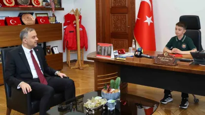 Başkan Toptaş, 23 Nisan’da koltuğunu minik Halil’e devretti