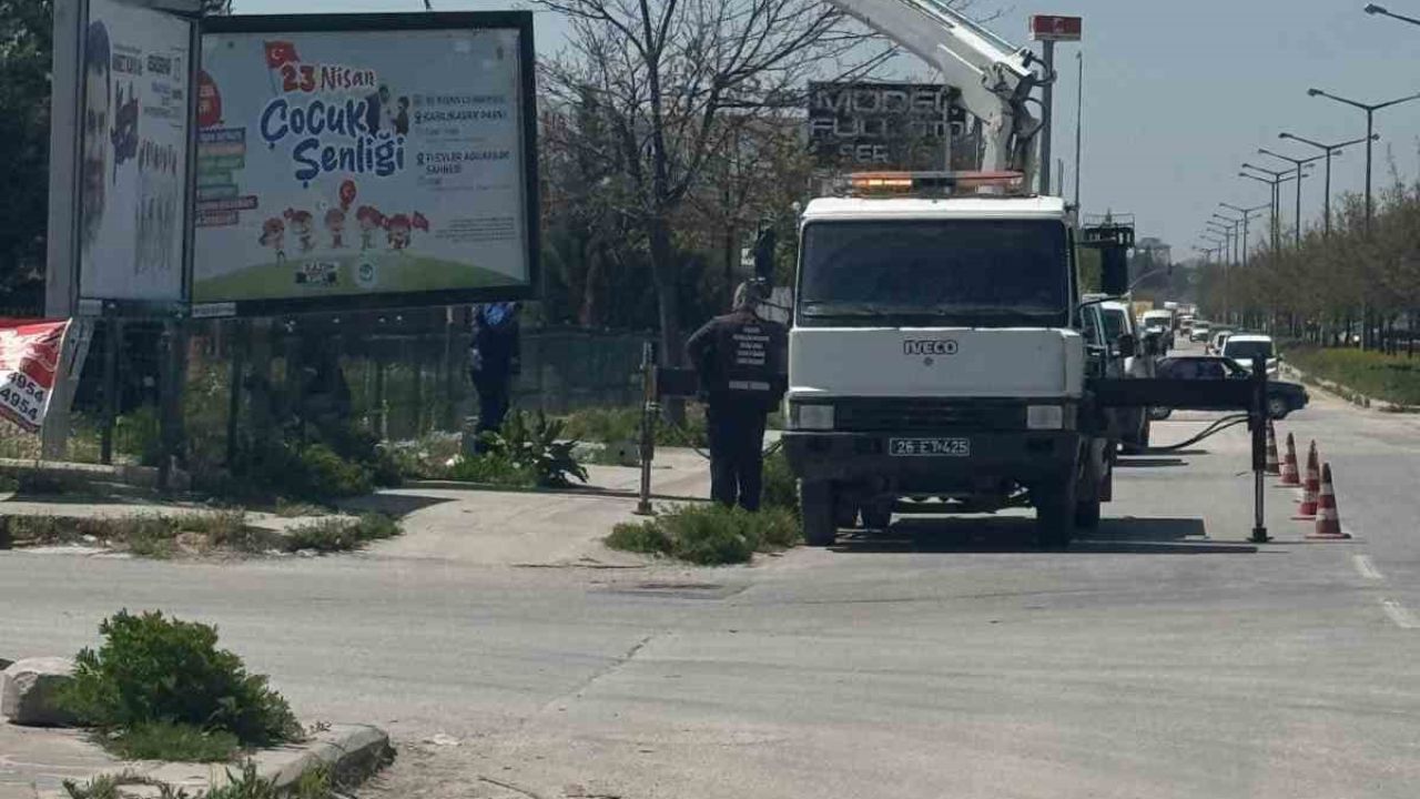 Başkan Tunç’tan Büyükşehir’e ’billboard’ tepkisi: "Bu zararı kim karşılayacak?"