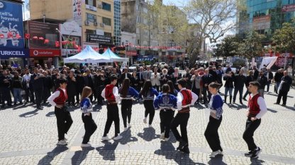 Başkanı Mehmet Ertaş Vanlıların kurtuluş coşkusuna ortak oldu