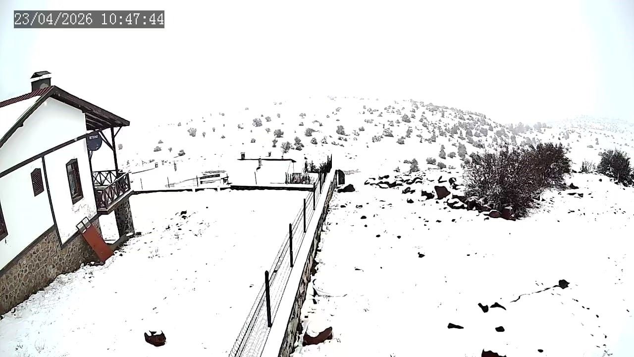 Başkentin yüksek kesimlerinde kar yağışı etkili oldu