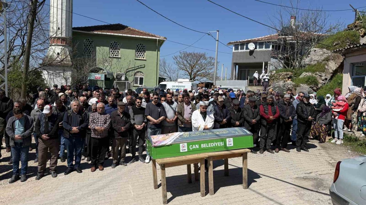 Bayramiç’te kocası tarafından av tüfeğiyle öldürülen kadın toprağa verildi