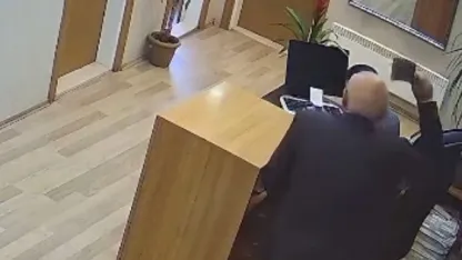 Belediye personeline satırla saldırı anı kamerada